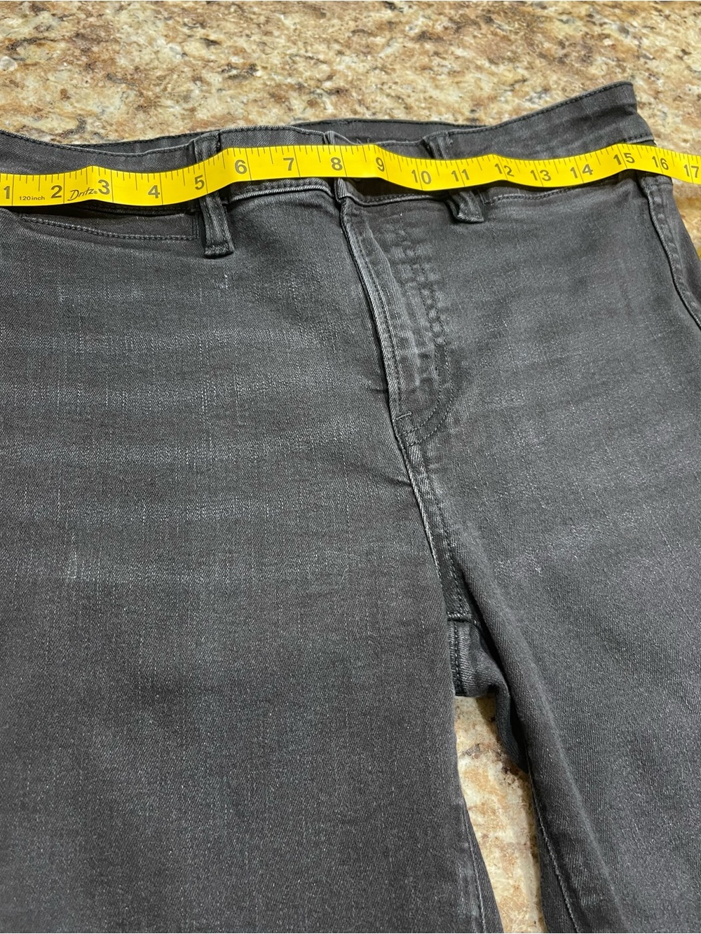 American Eagle Next level high waisted Capri 
Size 8 - Picture 4 of 9